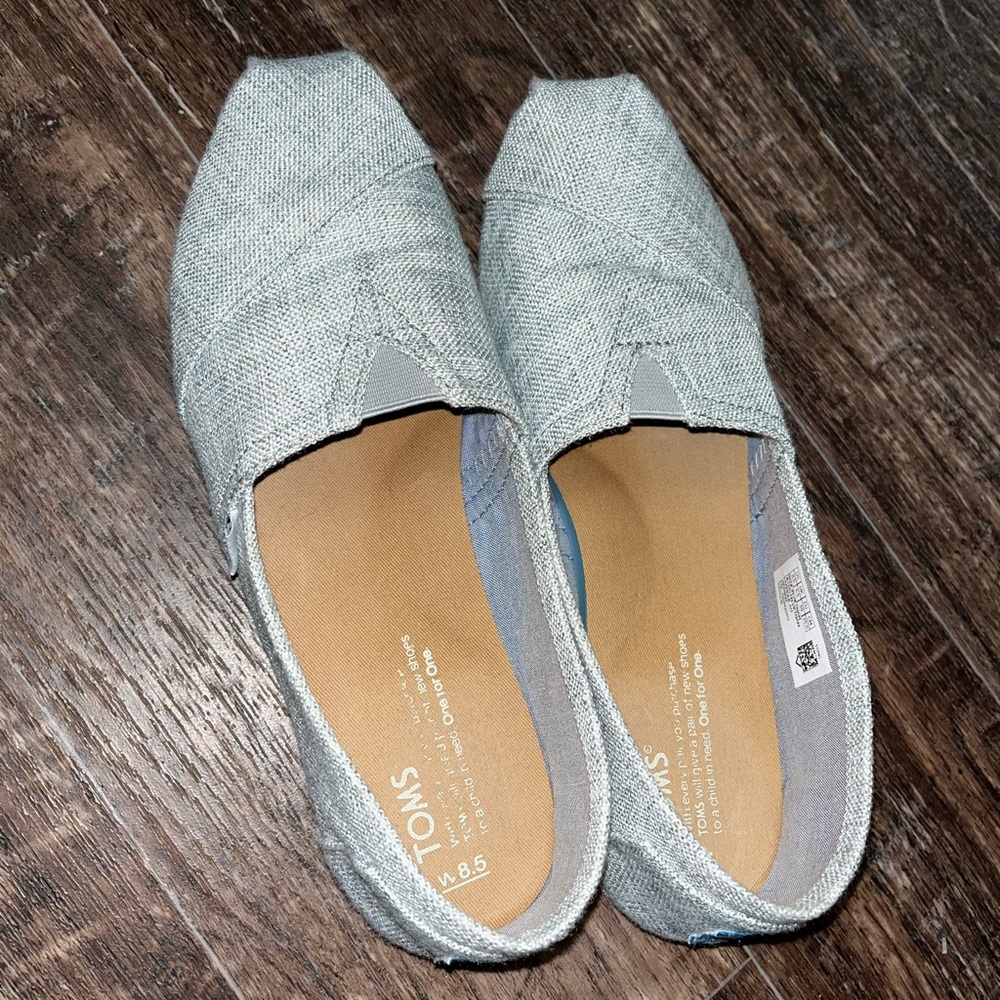 Toms Shoes